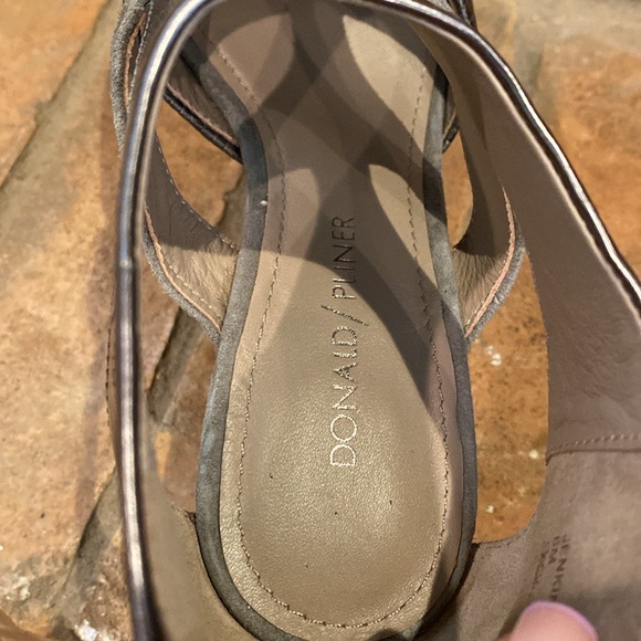 Donald J Pliner Jenkins Demi Wedge Peep-Toe Sandal - Size 8 - Picture 10 of 10